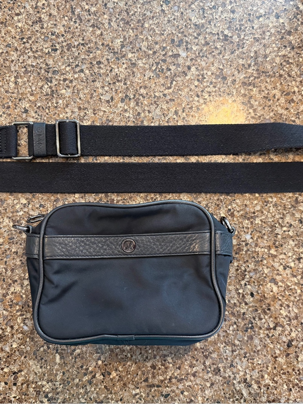 Lululemon Crossbody Camera bag makeup bag gunmetal accents